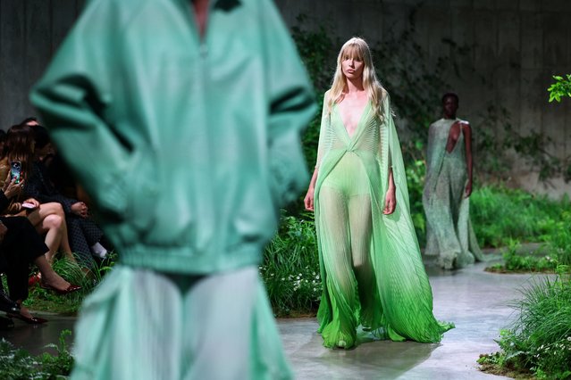Models present creations by Gucci at a fashion show in the Turbine Hall at Tate Modern, in London, Britain on May 13, 2024. (Photo by Hannah McKay/Reuters)
