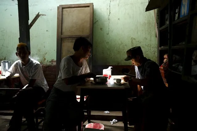 Men have a cup of tea at a market in Mandalay, Myanmar, October 7, 2015. (Photo by Jorge Silva/Reuters)