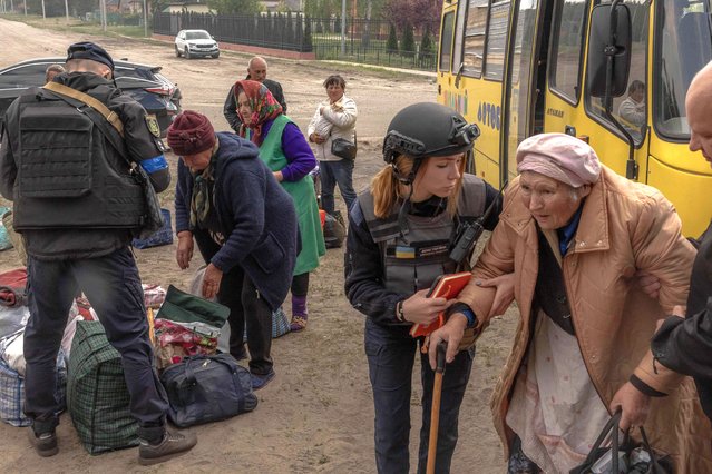 Evacuees arrive by bus at an evacuation point in the Kharkiv region, on May 12, 2024, amid the Russian invasion of Ukraine. Thousands of people have been evacuated from border areas in Ukraine's Kharkiv region, as Russia kept up constant strikes on a key town as part of a cross-border offensive, officials said on May 12, 2024. The surprise Russian attack across Ukraine's northeastern border began on May 10, with troops making small advances in an area from where they had been pushed back nearly two years ago. (Photo by Roman Pilipey/AFP Photo)