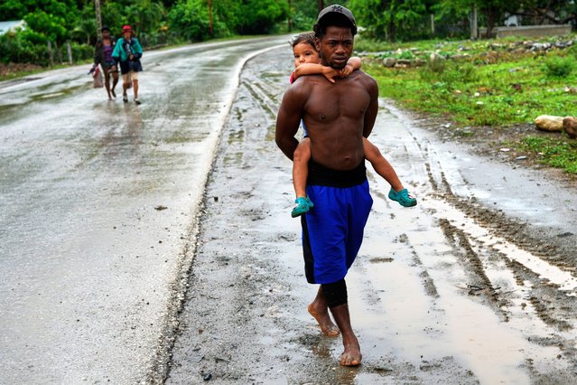People evacuate before the the arrival of Hurricane Melissa in Canizo, a community in Santiago de Cuba, Tuesday, October 28, 2025. (Photo by Ramón Espinosa/AP Photo)