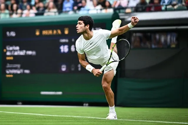 Spain's Carlos Alcaraz serves the ball to France's Jeremy Chardy  during their men's singles tennis match on the second day of the 2023 Wimbledon Championships at The All England Tennis Club in Wimbledon, southwest London, on July 4, 2023. (Photo by Sebastien Bozon/AFP Photo)