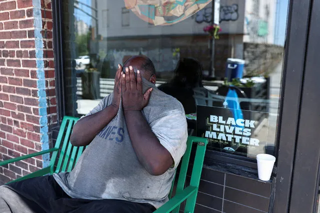 Andrew McLauren a homeless man wipes sweat off his face with his shirt as a heat advisory is issued in Atlanta, Georgia, U.S. August 21, 2023. (Photo by Dustin Chambers/Reuters)