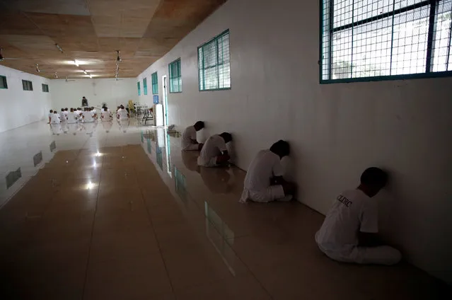 Drug dependents face a wall to reflect on their addiction, as others take part in a bible study at a dormitory for newly admitted patients at Central Luzon Drug Rehabilitation Center in Pampanga province in northern Philippines, October 7, 2016.  Picture taken October 7, 2016. (Photo by Erik De Castro/Reuters)