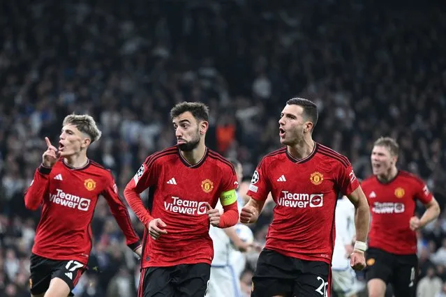 Manchester United's Portuguese midfielder #08 Bruno Fernandes (2nd L) celebrates with team mates after scoring the 2-3 from a penalty kick during the UEFA Champions League Group A football match between FC Copenhagen and Manchester United FC in Copenhagen, Denmark on November 8, 2023. (Photo by Jonathan Nackstrand/AFP Photo)