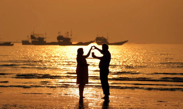 Indian couple take a selfie as they celebrate Valentine's Day at Gorai beach near the Arabian Sea coast in Mumbai, India, 14 February 2017. Valentine's Day is celebrated all over the world on 14 February. (Photo by Divyakant Solanki/EPA)