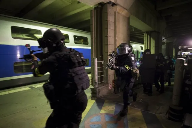 Members of the National Gendarmerie Intervention Group (GIGN) are pictured during a training exercise in case of a terrorist attack, in collaboration with Recherche Assistance Intervention Dissuasion (RAID) and Research and Intervention Brigades (BRI) in the presence of French Interior Minister Bernard Cazeneuve at la Gare Montparnasse, center Paris on April 20, 2016. (Photo by Miguel Medina/Reuters)