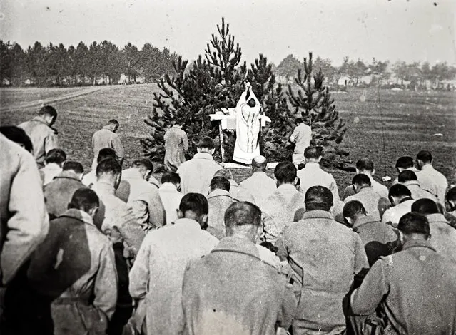 An archive picture shows a priest conducting mass for French soldiers on the Champagne front, eastern France in 1915. (Photo by Collection Odette Carrez/Reuters)