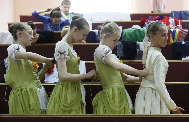 Students of the Krasnoyarsk choreographic college prepare backstage before a dress rehearsal of a performance by graduates of the college at the State Theatre of Opera and Ballet in Russia's Siberian city of Krasnoyarsk, May 20, 2014. The annual performance showcases the work of students from across Russia who study or have studied at the well-known school. (Photo by Ilya Naymushin/Reuters)