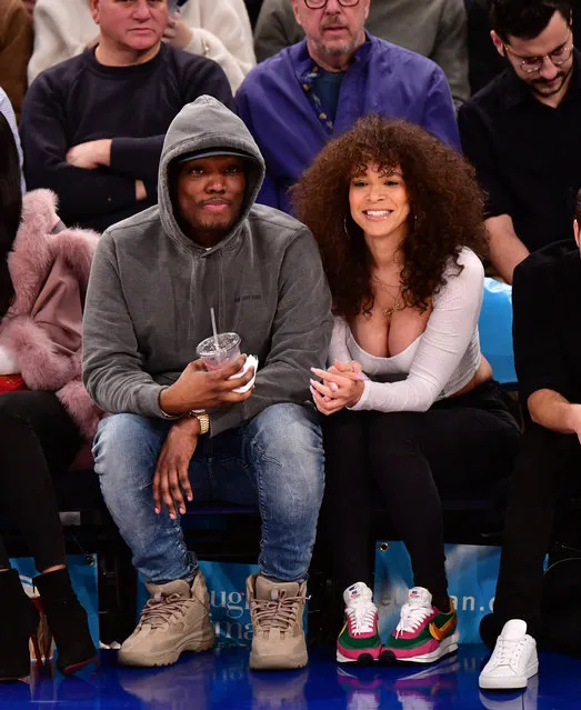 Michael Che and guest attend Boston Celtics v New York Knicks game at Madison Square Garden on December 1, 2019 in New York City. (Photo by James Devaney/Getty Images)