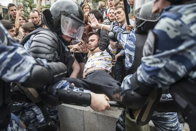 Police detain a protester In Moscow, Russia, Monday, June 12, 2017. (Photo by Evgeny Feldman/Pool Photo via AP Photo)