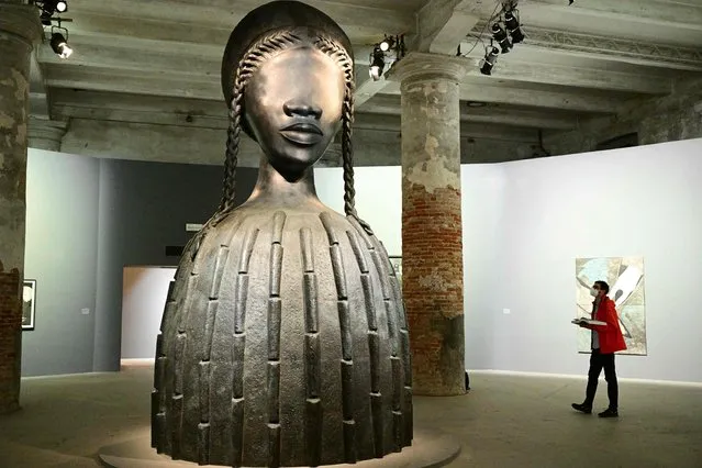 A visitor views “Brick House”, a 2019 bronze sculpture by artist Simone Leigh, during a press day at the 59th Venice Art Biennale in Venice on April 19, 2022. (Photo by Vincenzo Pinto/AFP Photo)