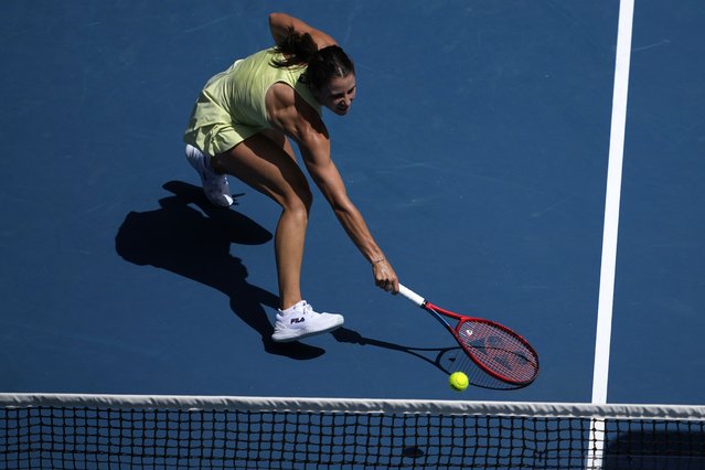 Emma Navarro of the U.S. plays a backhand return to Iga Swiatek of Poland during their quarterfinal match at the Australian Open tennis championship in Melbourne, Australia, Wednesday, January 22, 2025. (Photo by Ng Han Guan/AP Photo)