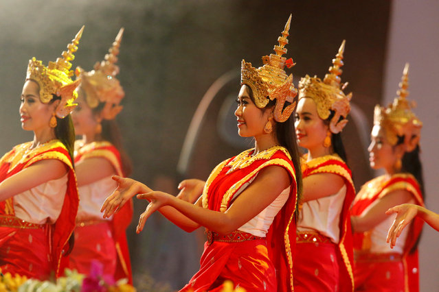 Dancers perform at the start of the ASEAN Summit gala dinner in Vientiane, Laos September 7, 2016. (Photo by Jonathan Ernst/Reuters)