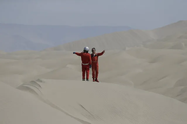 Philippe Raud, of France, right, and Miguel Angel Alvarez Pineda, of Peru, both drivers of Toyota cars trie to figure out their way in the dunes during stage 5 of the 2018 Dakar Rally between San Juan de Marcona and Arequipa, Peru, Wednesday, January 10, 2018. (Photo by Ricardo Mazalan/AP Photo)