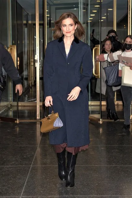American actress Allison Williams sighting in NYC Midtown, NY on January 5, 2023. (Photo by RCF/The Mega Agency)