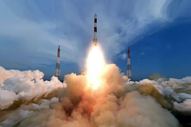 A handout picture provided by the Indian Space Research Organization (ISRO) shows the fully integrated PSLV-C35 taking off from the launch pad at Sriharikota's Satish Dhawan Space Centre in Andhra Pradesh, India, 26 September 2016. ISRO successfully put into orbit its own weather satellite SCATSAT-1 and seven others, including five foreign ones, according to media reports. (Photo by EPA/Stringer)