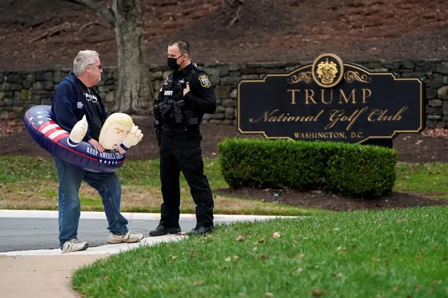 A supporter of U.S. President Donald Trump speaks to a police officer as he waits for Trump to depart the Trump National Golf Club in Sterling, Virginia, U.S., November 21, 2020. (Photo by Joshua Roberts/Reuters)