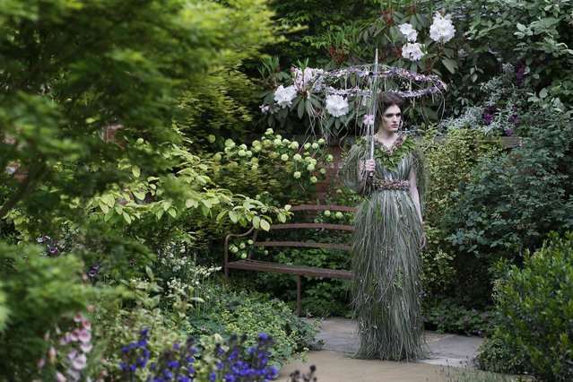A women wearing a dress of fresh flowers designed by Zita Elze poses for photographers in the M & A Centenary Garden during media day at the Chelsea Flower Show in London May 20, 2013. (Photo by Stefan Wermuth/Reuters)
