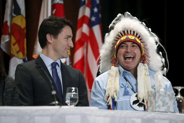 Canada's Prime Minister Justin Trudeau (L) speaks with Assembly of First Nations National Chief Perry Bellegarde during the Assembly of First Nations Special Chiefs Assembly in Gatineau, Canada, December 8, 2015. (Photo by Chris Wattie/Reuters)