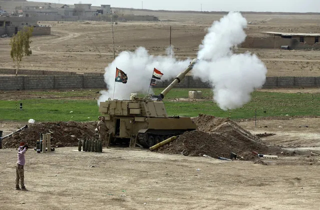The Iraqi army fires a 155mm shell towards Islamic State militant positions in Mosul, from the village of Ali Rash, east of Mosul, Iraq, Tuesday, November 15, 2016. Iraq launched a major offensive last month to drive IS out of the northern city, the country's second largest, which is still home to more than 1 million civilians. (Photo by Hussein Malla/AP Photo)