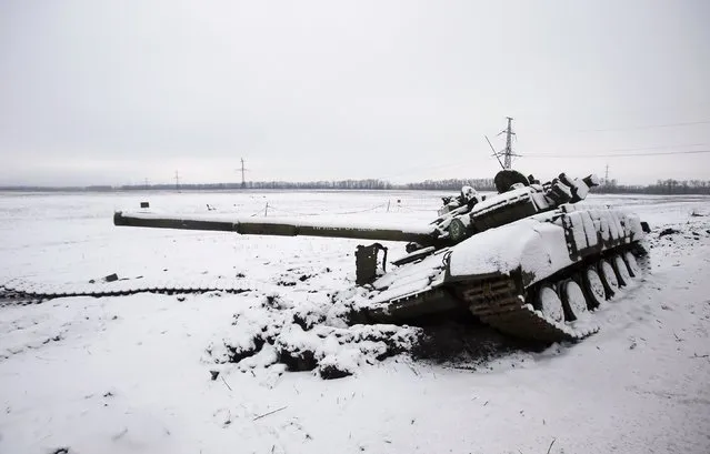 A tank of the separatist self-proclaimed Donetsk People's Republic, which was damaged during battles with the Ukrainian armed forces, is seen outside Vuhlehirsk, eastern Ukraine February 10, 2015. (Photo by Maxim Shemetov/Reuters)
