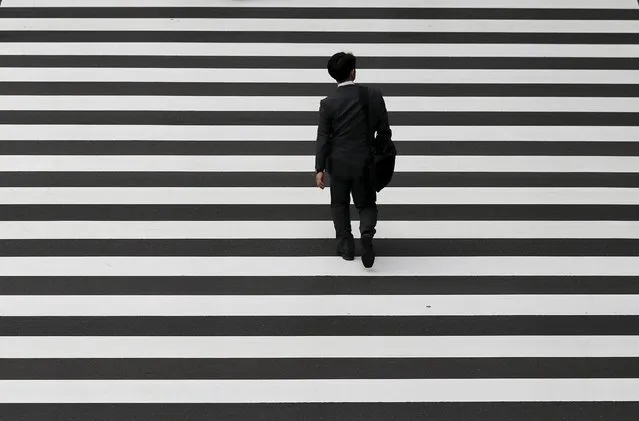 A businessman crosses a road at Tokyo's business district  October 1, 2015. (Photo by Toru Hanai/Reuters)