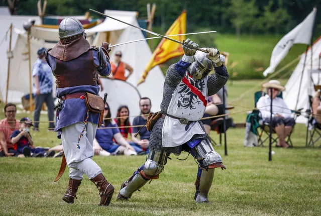 Knights of the Dragon's Own Medieval Combat Group re-enact battles from the First Crusade at the Days of Yore outdoor living history festival in Didsbury, Alberta, Sunday, July 31, 2022. (Photo by Jeff McIntosh/The Canadian Press via AP Photo)