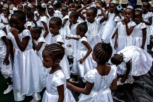 Young Catholic faithful are seen during the inauguration of the new Archbishop of Kinshasa, Fridolin Ambongo in Kinshasa, Democratic Republic of the Congo on November 25, 2018. (Photo by John Wessels/AFP Photo)
