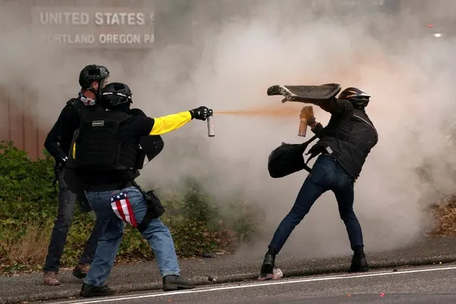 Members of the far-right Proud Boys clash with counter-protesters during rival rallies in Portland, Oregon, U.S., August 22, 2021. (Photo by David Ryder/Reuters)