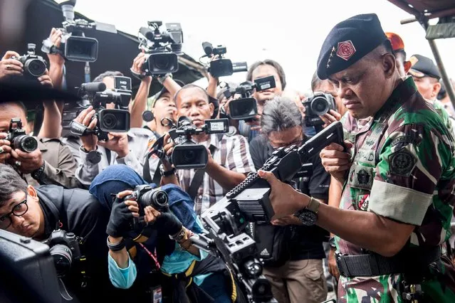 Indonesia's military commander General Gatot Nurmantyo checks a weapon during a preparation drill ahead of next week's meeting of the  Organisation of Islamic Cooperation (OIC) Summit in Jakarta, Indonesia, March 1, 2016 in this photo taken by Antara Foto. (Photo by Agung Rajasa/Reuters/Antara Foto)