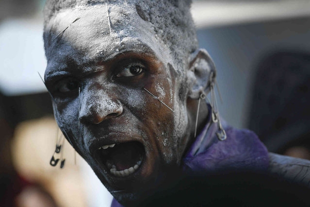A person believed to be possessed with the Gede spirit shouts during a ceremony honoring the Haitian Voodoo spirit of Baron Samdi and Gede at the National Cemetery in Port-au-Prince, Haiti, Monday, November 1, 2021. (Photo by Matias Delacroix/AP Photo)