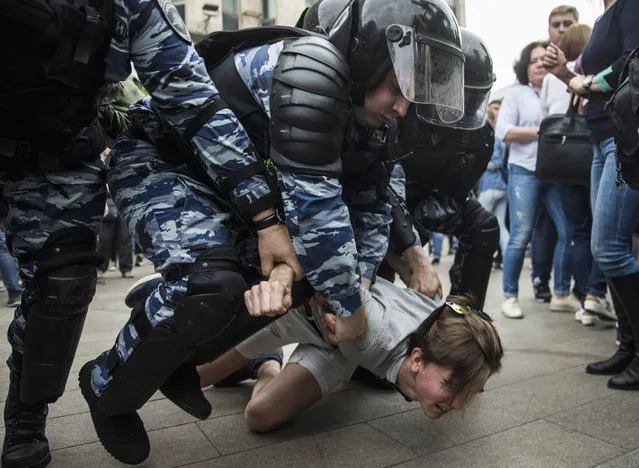 Police detain a protester In Moscow, Russia, Monday, June 12, 2017. Demonstrators in Monday's opposition protests across Russia say they are fed up with endemic corruption among officials. The protest gatherings in cities from Far East Pacific ports to St. Petersburg were spearheaded by Alexei Navalny, the anti-corruption campaigner who has become the Kremlin's most visible opponent. (Photo by Evgeny Feldman/AP Photo)