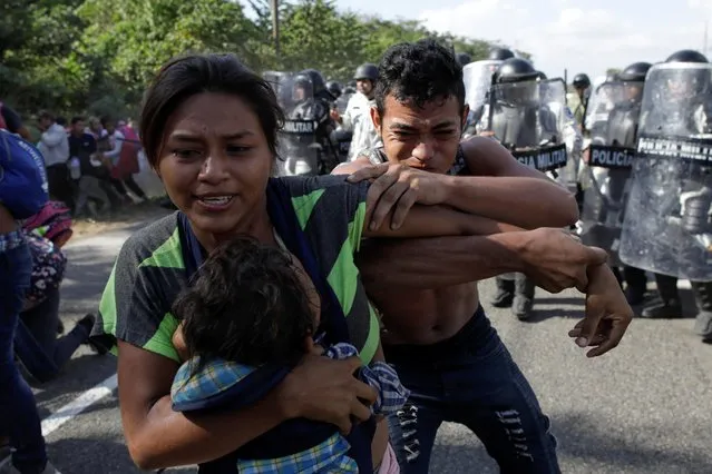 Migrants, mainly from Central America and marching in a caravan, react as members of the security forces approach to them, near Frontera Hidalgo, Chiapas, Mexico on January 23, 2020. (Photo by Andres Martinez Casares/Reuters)