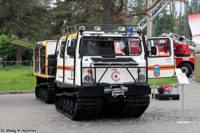 Multifunctional fire fighting and emergency vehicle on BV-206 MLI base