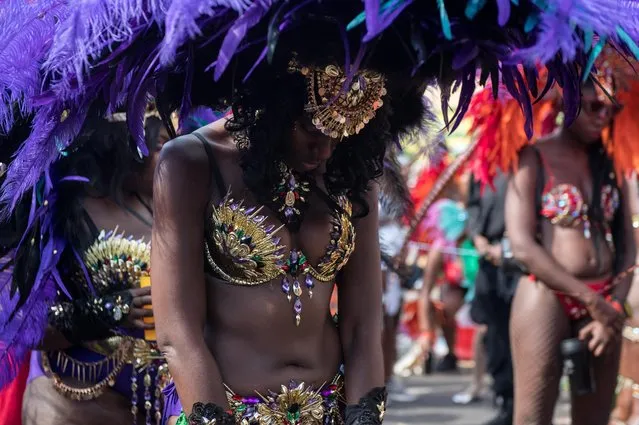 A performer bows her head during a minutes silence observed to respect the victims of the Grenfell tower tragedy during the Notting Hill Carnival on August 28, 2017 in London, England. The Notting Hill Carnival has taken place since 1966 and now has an attendance of over two million people. (Photo by Chris J Ratcliffe/Getty Images)