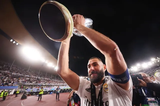 Karim Benzema of Real Madrid lifts the UEFA Super Cup trophy as they celebrate in front of their fans after the final whistle of the UEFA Super Cup Final 2022 between Real Madrid CF and Eintracht Frankfurt at Helsinki Olympic Stadium on August 10, 2022 in Helsinki, Finland. (Photo by Alex Grimm/Getty Images)
