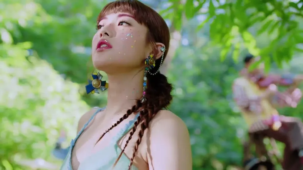 Clip of the Day: MINSEO (민서) – Is Who (Official Music Video)