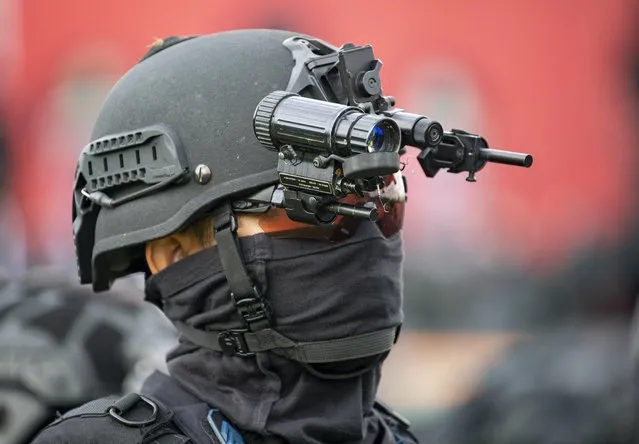 An Indonesian police officer takes part in security preparations for the upcoming G20 meeting in Denpasar, Bali, Indonesia, 07 November 2022. (Photo by Made Nagi/EPA/EFE)