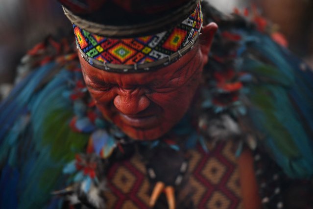A Brazilian Indigenous Tupinamba man gestures as he performs during the first day of Free Land Camp (ATL-Acampamento Terra Livre) in Brasilia on April 7, 2025. Some 8,000 Indigenous people from South America and Oceania are in Brasilia for a week of demonstrations in the capital of the country that will host COP30 in November. (Photo by Mauro Pimentel/AFP Photo)