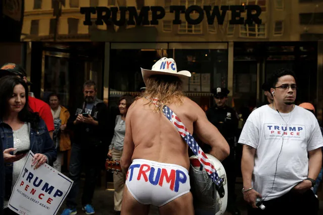 Robert John Burck, better known as the “Naked Cowboy”, sings and plays guitar outside Trump Tower where Republican presidential nominee Donald Trump lives, in the Manhattan borough of New York, U.S., October 8, 2016. (Photo by Mike Segar/Reuters)