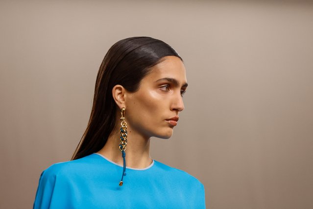 A model presents a creation from the Fendi Spring/Summer 2026 collection during Milan Fashion Week, in Milan, Italy, on September 24, 2025. (Photo by Alessandro Garofalo/Reuters)