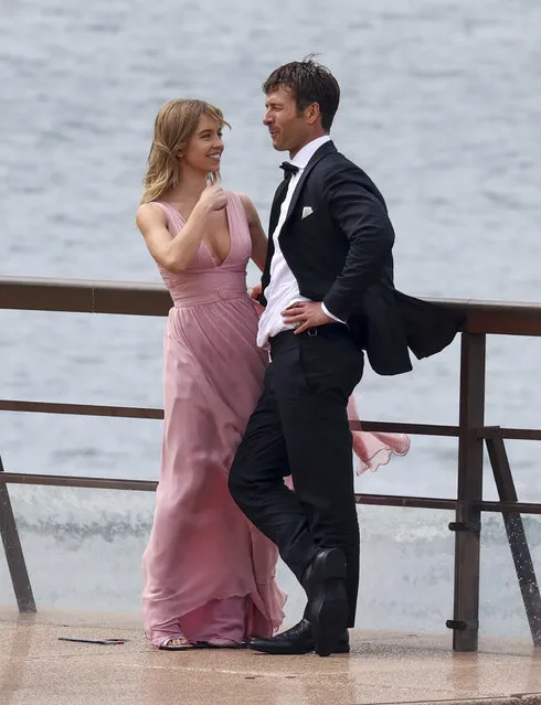 American actors Sydney Sweeney and Glen Powell film their new rom-com on the steps of the Sydney Opera House, in Australia in the last decade of March 2023. (Photo by Media-Mode/Splash News and Pictures)