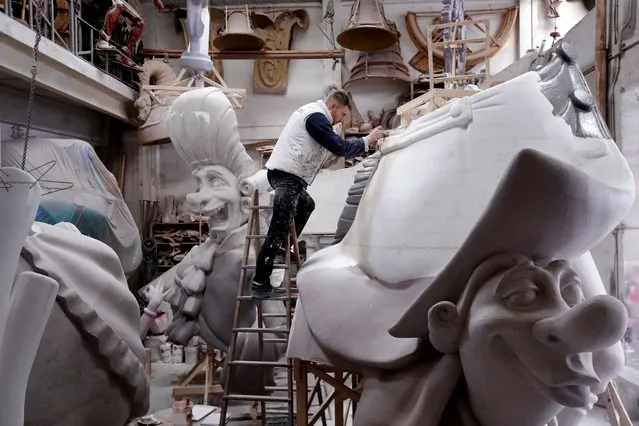 A craftsman works on a falla, a papier-mache sculpture, in his workshop despite that the Fallas festival was suspended for the second year in a row due to the coronavirus pandemic in Valencia, Spain, 26 February 2021. Local authorities planned a virtual Fallas Festival with several on-line initiatives. Las Fallas festivities are held annually in Valencia from 15 to 19 March to commemorate Saint Joseph, the patron saint of carpenters. (Photo by Biel Alino/EPA/EFE)