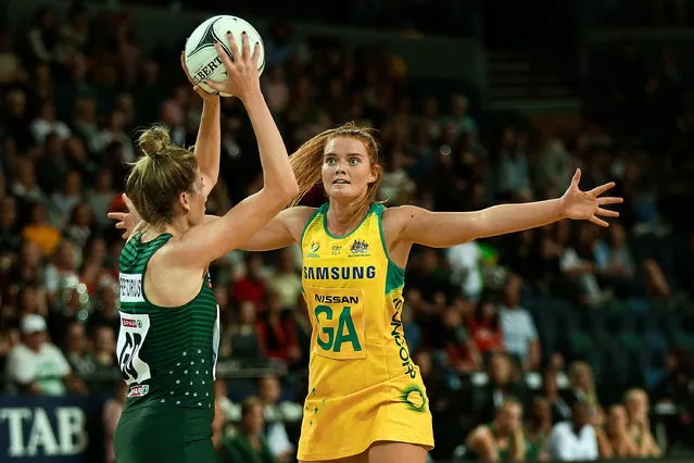Stephanie Wood of the Diamonds blocks Karla Pretorius of the Proteas during the Netball Quad Series match between the South African Proteas and the Australian Diamonds at Spark Arena in Auckland, New Zealand, 15 September 2018. (Photo by David Rowland/EPA/EFE)
