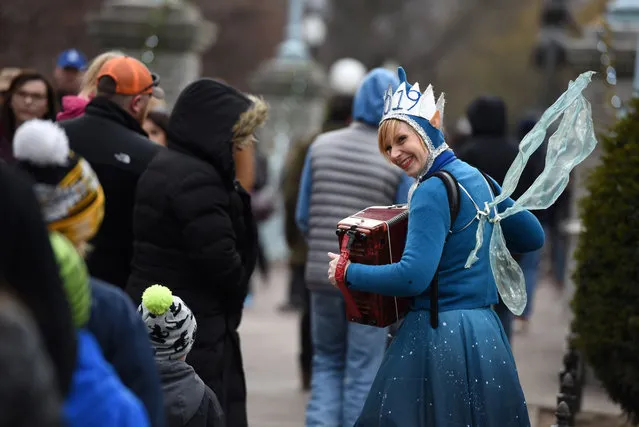 Sophie's Smokin' Squeezebox performs for tourists and Bostonians in the walking through the Boston Common on New Years Eve on December 31, 2018. (Photo By Faith Ninivaggi/Boston Herald)