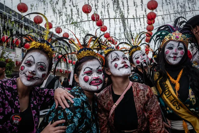 Participants perform during Grebeg Sudiro festival on February 3, 2019 in Solo City, Central Java, Indonesia. Grebeg Sudiro festival is held as a prelude to the Chinese New Year, which falls on February 5th this year, welcoming the Year of the Pig. People bring offerings known as gunungan, including Chinese sweetcakes piled up into the shape of mountains, which are paraded in the streets followed by Chinese and Javanese performers. (Photo by Ulet Ifansasti/Getty Images)