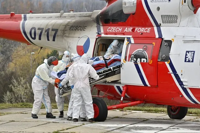 Health workers at the Motol University Hospital take out of army helicopter one of the patients with COVID-19, who was transported to Prague from a hospital in Brno, Czech Republic, Thursday, November 25, 2021. COVID spread reaches another record in Czech Republic, with 27,717 new confirmed COVID cases on Thursday, another daily maximum since the start of the epidemic. (Photo by Vit Simanek/CTK via AP Photo)