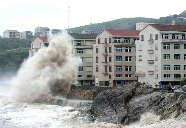 People gather to see huge waves as typhoon Chan-hom comes near Wenling, east China's Zhejiang province on July 10, 2015. (Photo by AFP Photo)