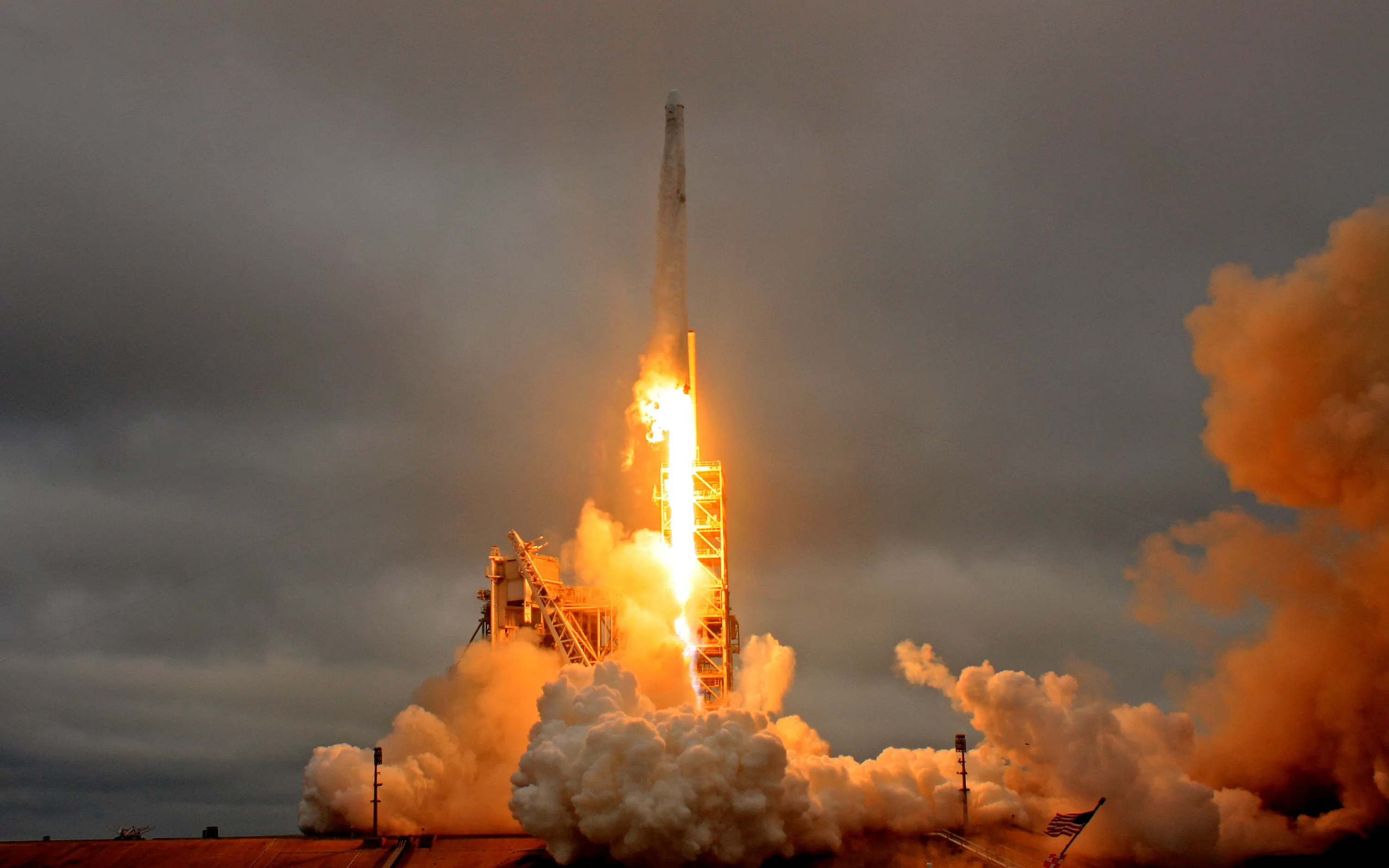 Полет ракеты в космос видео. Falcon 9. Ракета старт. Взлет ракеты. Запуск космического корабля.