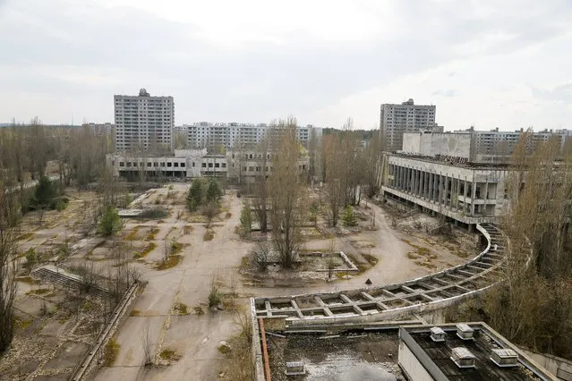 This photo taken Wednesday, April 5, 2017, shows a central square in the deserted town of Pripyat, some 3 kilometers (1.86 miles) from the Chernobyl nuclear power plant Ukraine. (Photo by Efrem Lukatsky/AP Photo)